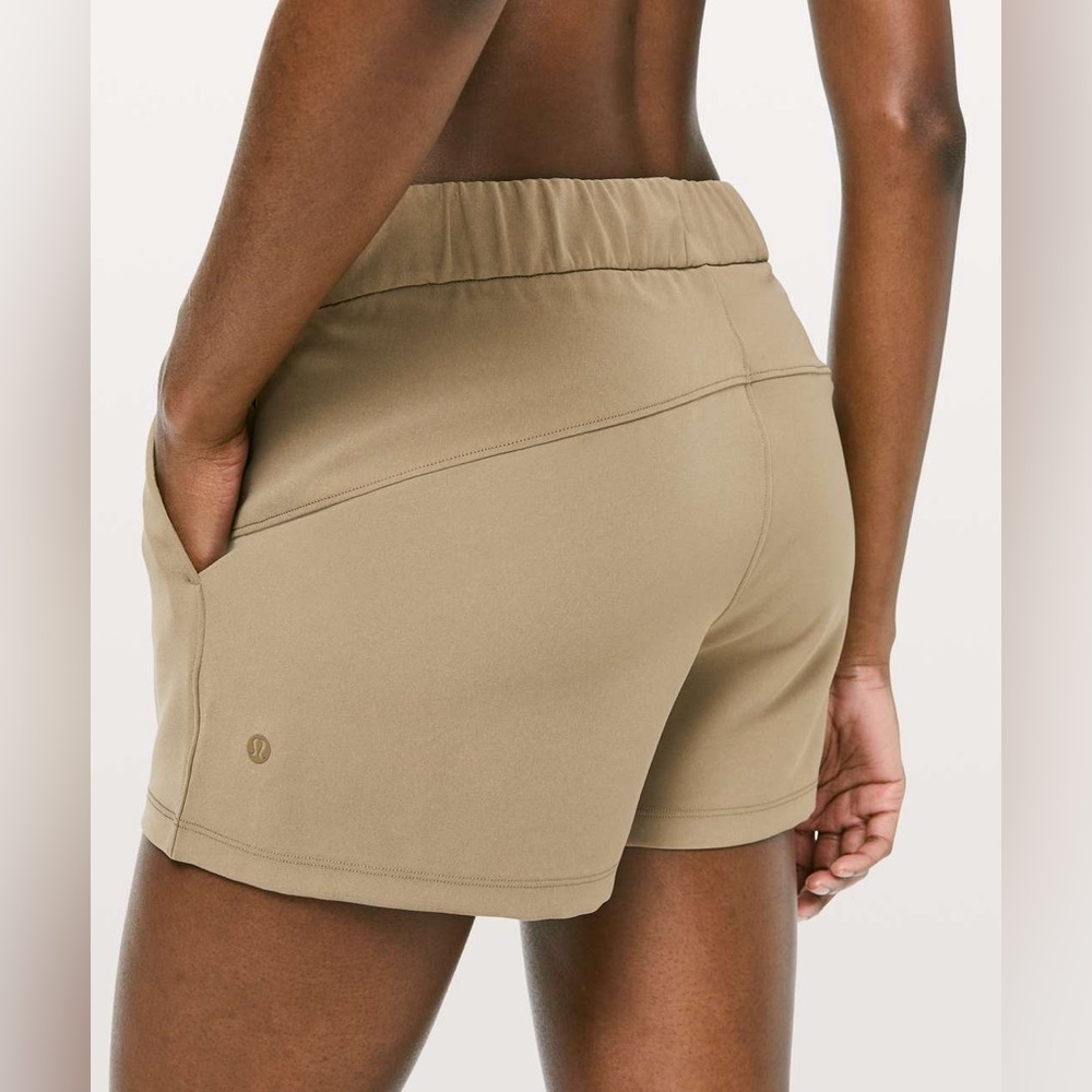 Lululemon On The Fly Short *Woven *2.5" Frontier size 2 - Picture 4 of 11
